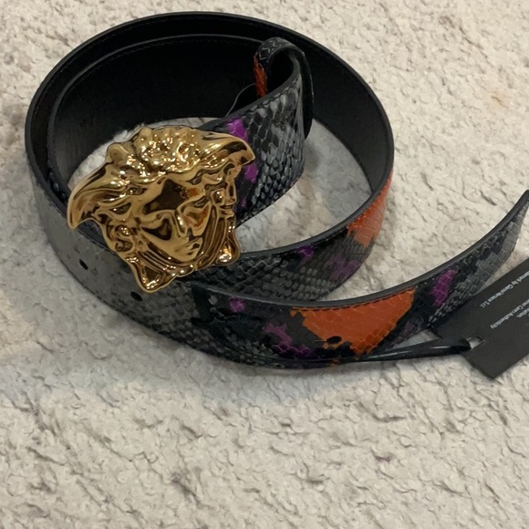 Authentic BNWT Versace Black and Gold Medusa Belt size 80 - Picture 1 of 1